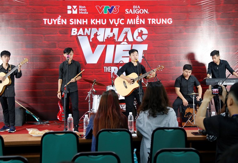 Black Wolf band