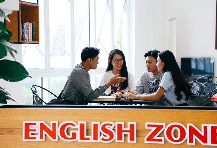 English Zone Club