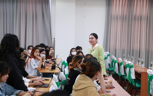 Giám khảo "thực chiến" của vòng chung kết Cuộc thi sinh viên khởi nghiệp Khoa Marketing ĐH Đông Á
