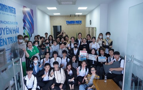 Sinh viên ngành Truyền thông đa phương tiện ĐH Đông Á tham quan Văn phòng đại diện Báo Thanh niên Khu vực Duyên hải miền Trung
