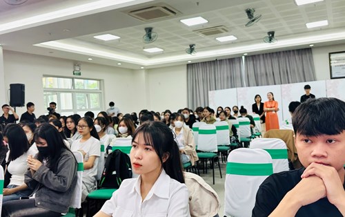 Tập đoàn Foxconn Technology tuyển dụng sinh viên ĐH Đông Á